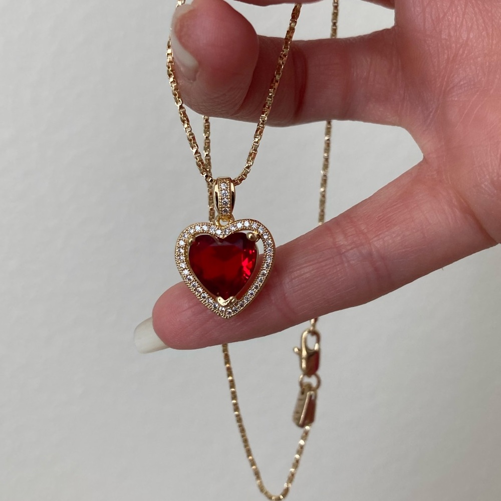 New Vanessa Mooney THE MINI HEART NECKLACE - RUBY - Picture 6 of 9